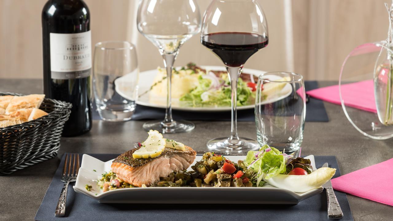 Hotel Restaurant L'Evidence Нефшато Екстер'єр фото